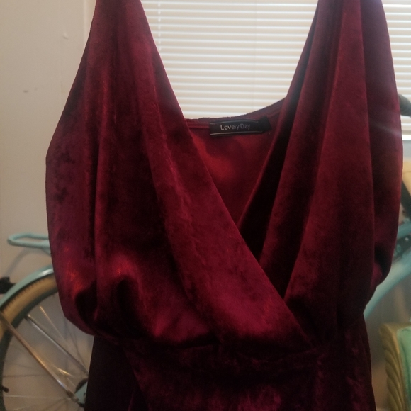 Wrap body velvet dress - Picture 2 of 3